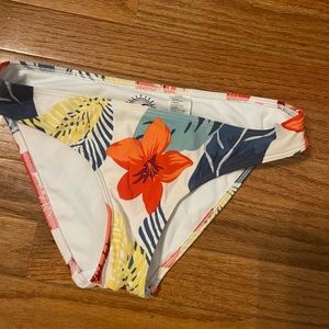 Hollister Swim bikini bottoms floral; size Small